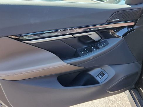 Used 2025 BMW i5 eDrive40i w/ Premium Package RWD image 12