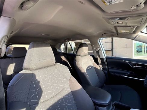 Used 2024 Toyota RAV4 XLE image 33