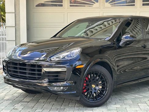 Used 2017 Porsche Cayenne GTS image 2