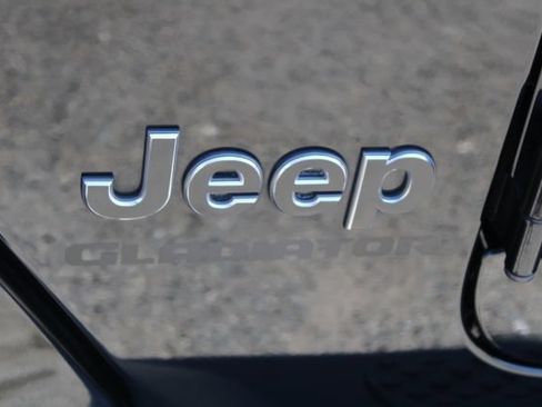 Used 2020 Jeep Gladiator Overland w/ Popular Equipment Package AWD/4WD image 8