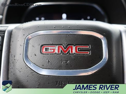 Used 2024 GMC Yukon SLT AWD/4WD image 28