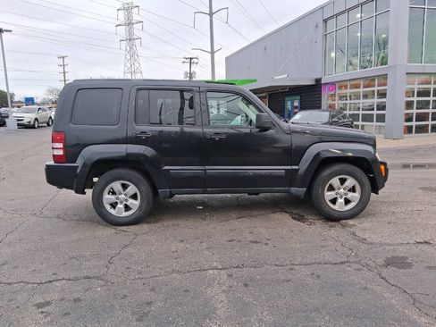 Used 2011 Jeep Liberty Sport w/ Popular Equipment Group AWD/4WD image 4
