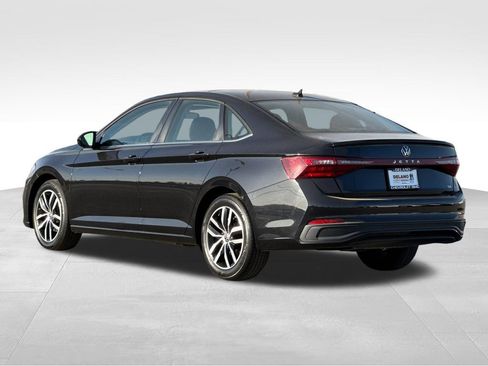 Used 2025 Volkswagen Jetta SE FWD image 3