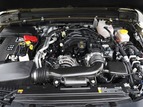 Used 2025 Jeep Wrangler Willys AWD/4WD image 29