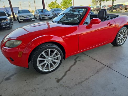 Used 2007 MAZDA MX-5 Miata Grand Touring w/ Interior Trim Pkg image 2
