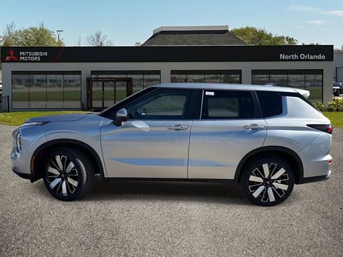New 2026 Mitsubishi Outlander SE image 3