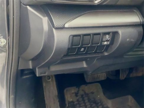 Used 2019 Subaru Forester Premium w/ All-Weather Package image 11