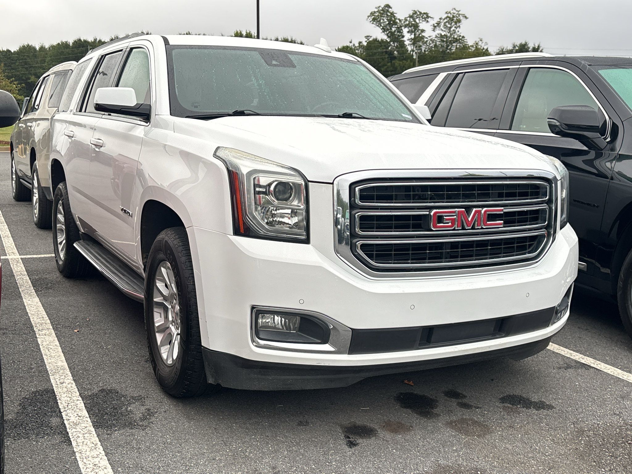 Used 2017 GMC Yukon SLT AWD/4WD image 3