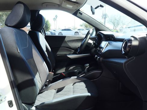 Used 2018 Nissan Kicks SV image 34