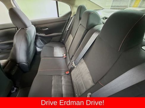 Used 2025 Nissan Sentra SR FWD image 9