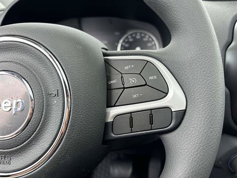 Used 2023 Jeep Renegade Latitude w/ Sun/Sound Group AWD/4WD image 20