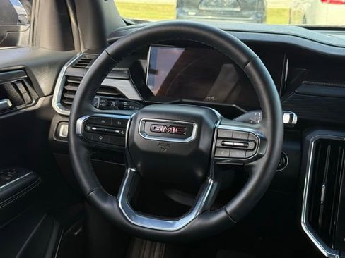 Used 2025 GMC Acadia Elevation image 9