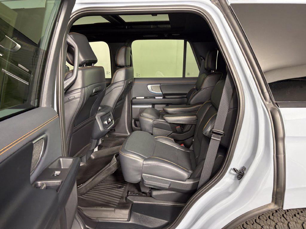 Used 2025 Ford Expedition Tremor AWD/4WD image 30