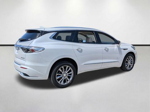 Used 2022 Buick Enclave Avenir w/ Avenir Technology Package FWD image 4