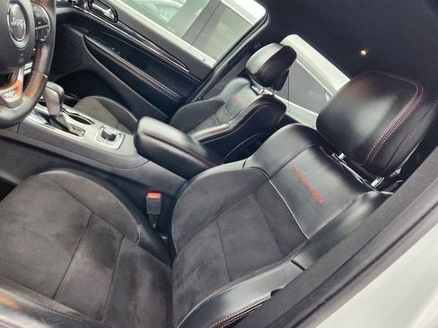 Used 2019 Jeep Grand Cherokee Trailhawk AWD/4WD image 11