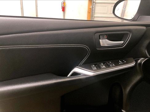 Used 2017 Toyota Camry XLE w/ Moonroof Package image 22