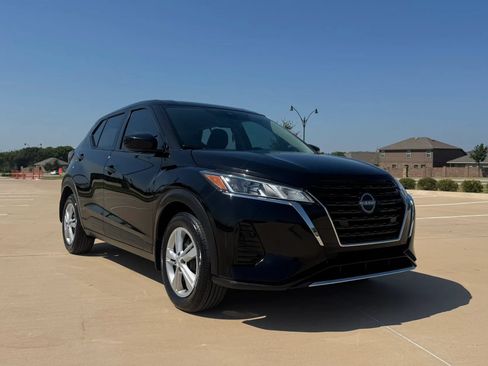 Used 2023 Nissan Kicks S w/ Interior Electronics Package FWD image 3
