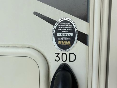 Used 2018 Ford E-450 and Econoline 450 Super Duty w/ Motorhome Prep Package image 93