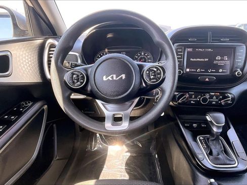 Used 2022 Kia Soul LX w/ Technology Package FWD image 5