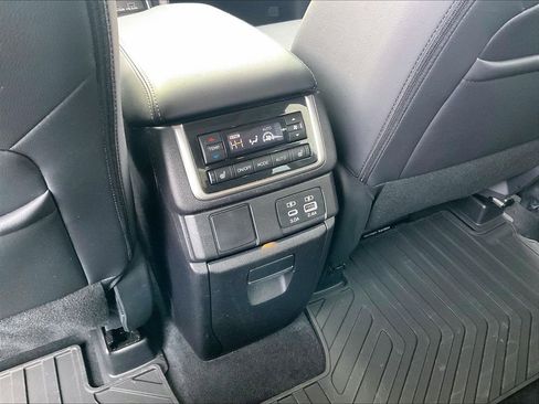 Used 2023 Subaru Ascent Limited w/ Technology Package image 27