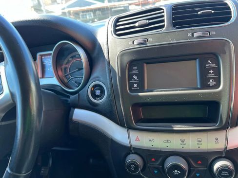 Used 2017 Dodge Journey SE w/ Flexible Seating Group image 14