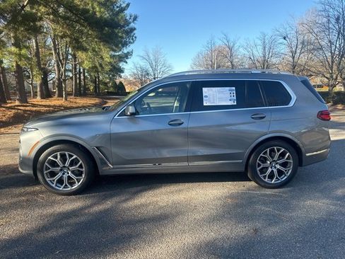 Used 2023 BMW X7 xDrive40i image 2