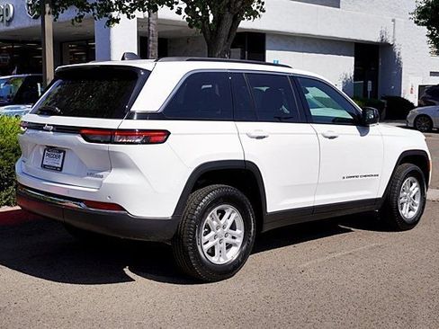 New 2024 Jeep Grand Cherokee Laredo AWD/4WD image 9