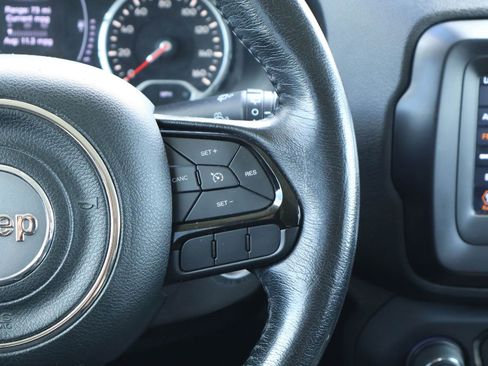 Used 2018 Jeep Renegade Altitude AWD/4WD image 23