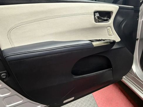 Used 2013 Toyota Avalon XLE Touring FWD image 9
