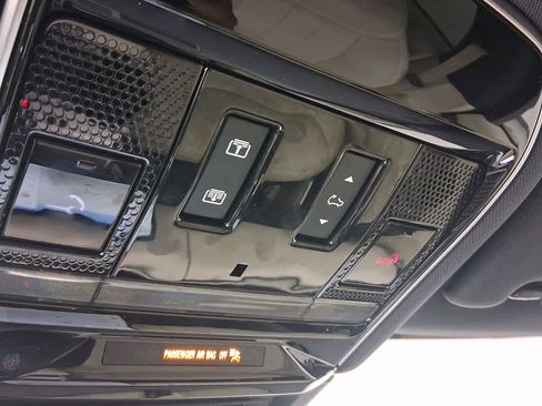 Used 2025 Land Rover Range Rover SE image 28