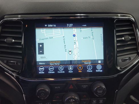 Used 2022 Jeep Grand Cherokee Laredo X AWD/4WD image 7