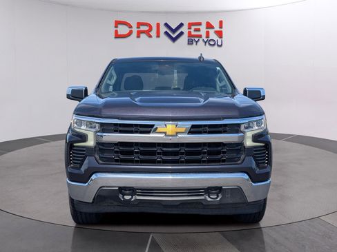 Used 2022 Chevrolet Silverado 1500 LT w/ Z71 Off-Road Package AWD/4WD image 8
