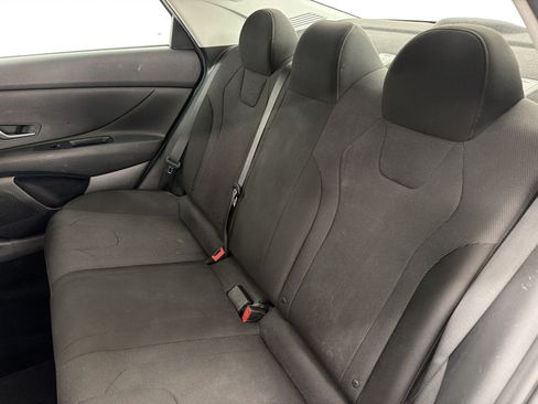 Used 2023 Hyundai Elantra SE FWD image 13