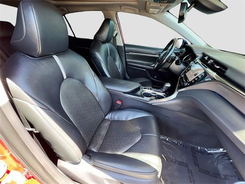 Used 2019 Toyota Camry XSE image 28