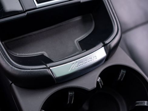 Certified 2023 Porsche Macan S AWD/4WD image 29
