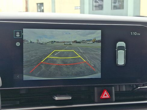 Used 2025 Kia Carnival EX FWD image 21
