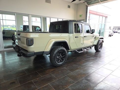 Used 2022 Jeep Gladiator Sport image 8