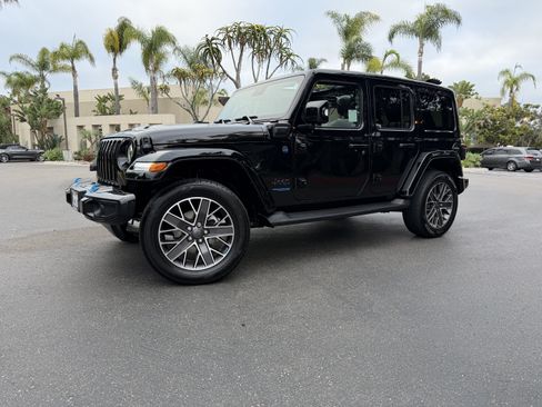 Used 2022 Jeep Wrangler Unlimited Sahara AWD/4WD image 4