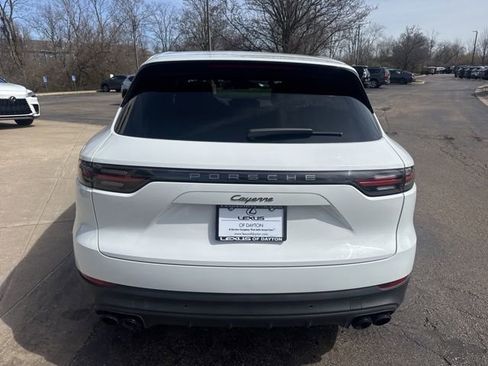 Used 2023 Porsche Cayenne Platinum Edition image 4