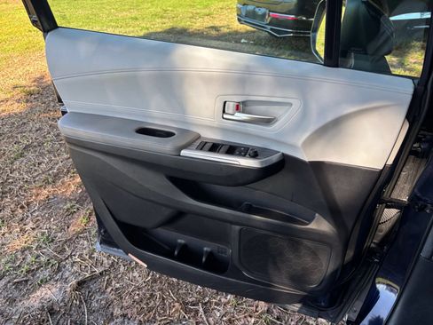 Used 2025 Toyota Sienna XLE FWD image 15