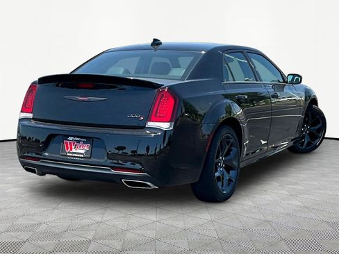 Used 2021 Chrysler 300 S w/ S Model Appearance Package RWD image 6