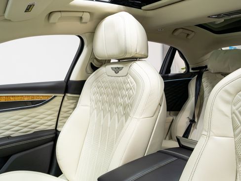 Used 2021 Bentley Flying Spur W12 image 13