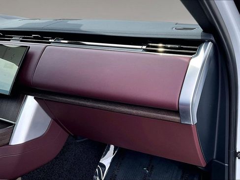 Used 2025 Land Rover Range Rover SE image 24