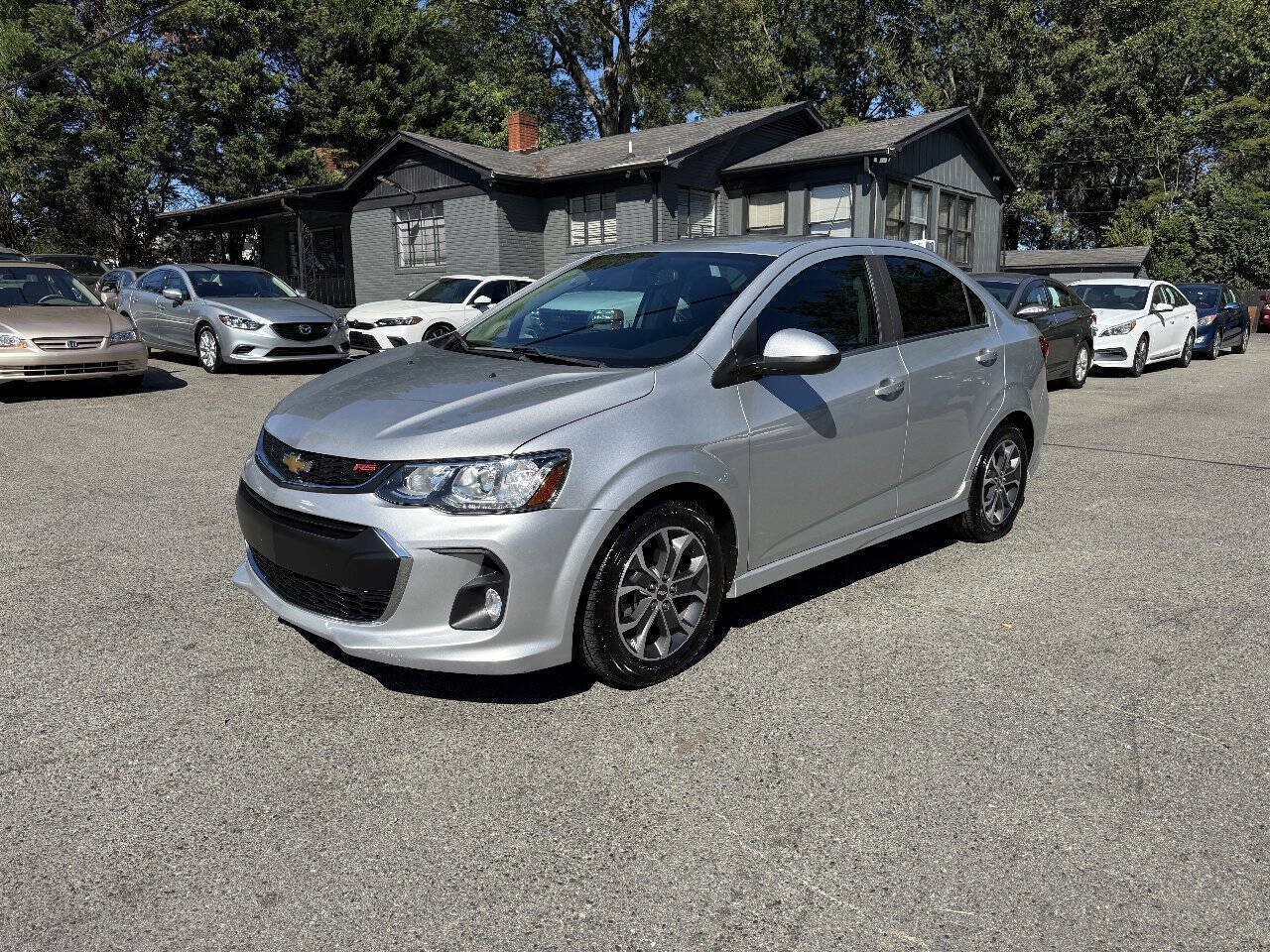 Used 2017 Chevrolet Sonic LT w/ Convenience Package FWD image 2