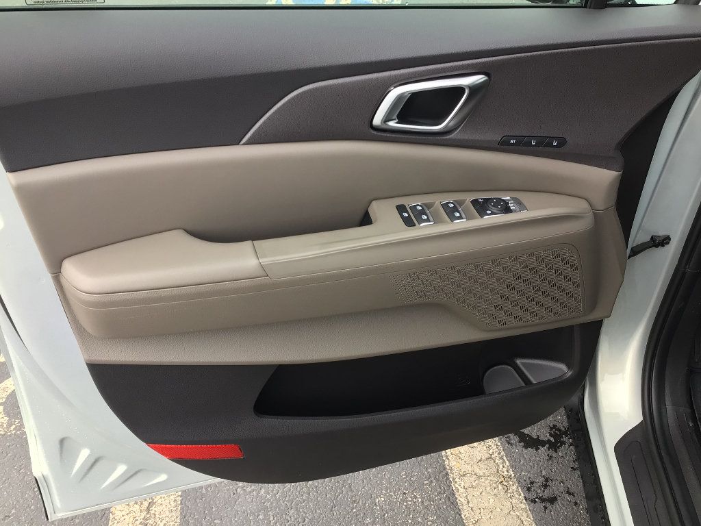 New 2026 Kia Carnival SX FWD image 9