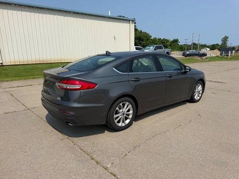 Used 2020 Ford Fusion SE FWD image 3