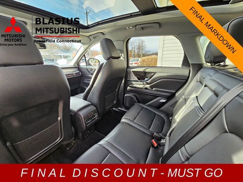 Used 2022 Lincoln Corsair AWD w/ Premium Package image 19