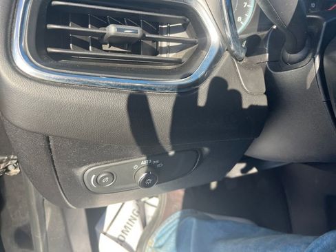 Used 2018 Chevrolet Equinox LT image 13