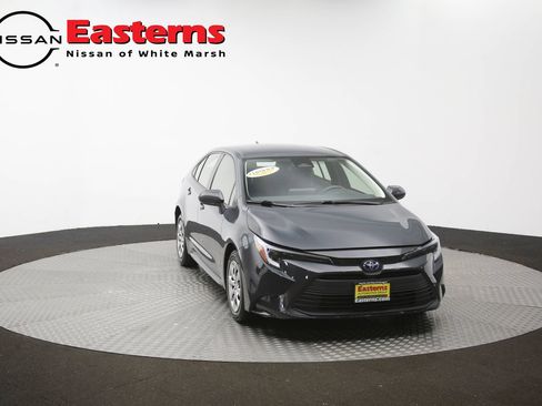 Used 2023 Toyota Corolla LE w/ Carpet Mat Package (TMS) FWD image 82