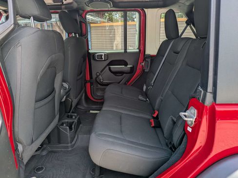Used 2022 Jeep Wrangler Unlimited Sport AWD/4WD image 16